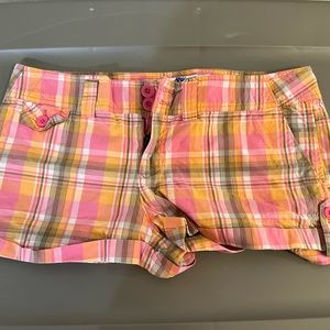 Plaid pink shorts